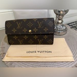 Louis Vuitton Sara Long Wallet w/dust bag!